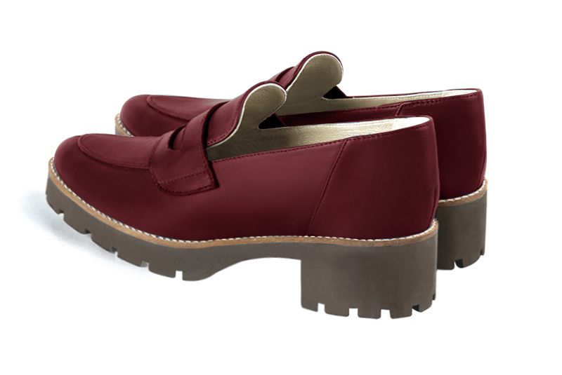 Burgundy red women's casual loafers. Round toe. Low rubber soles. Rear view - Florence KOOIJMAN